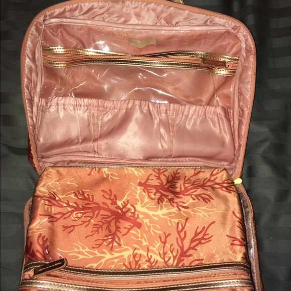 ⭐️Free w/ purchase⭐️ Bath and Body Works bag - Picture 3 of 6